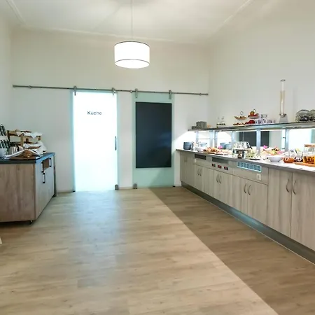 Am Haus 2 1 *