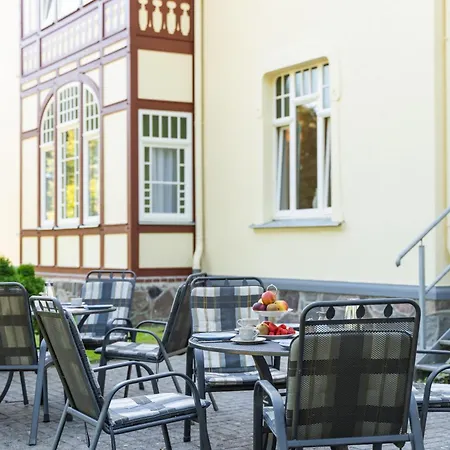 Am Haus 2 1 Apartment 4*